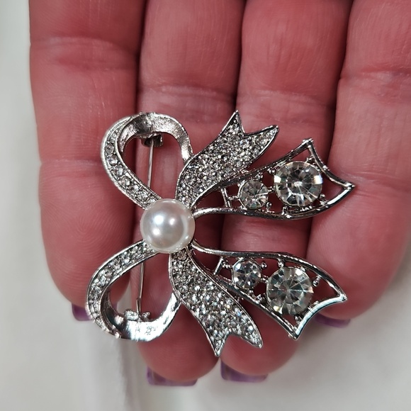 Silver Tone Clear Rhinestone Bow Brooch Retro Style Pin Rhinestone Sparkling - Picture 6 of 6